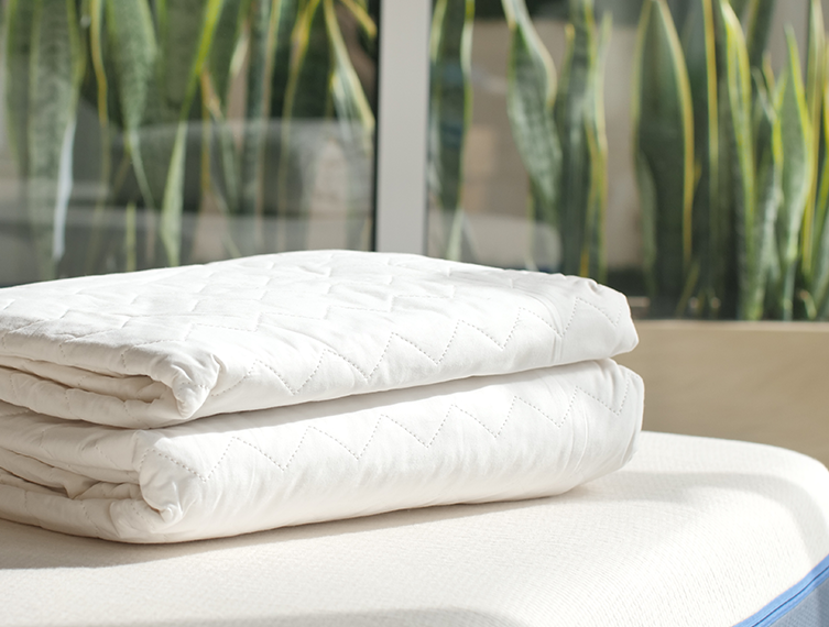 Waterproof mattress cover in natural cotton